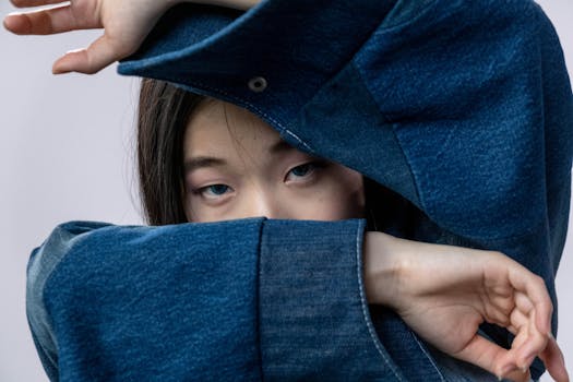 Decoding the Denim Dialogue: What’s Truly Trending Now?